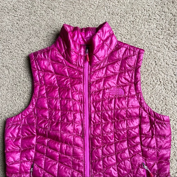 The North Face W THERMOBALL Vest Sz M In Dramatic Plum - Picture 5 of 10